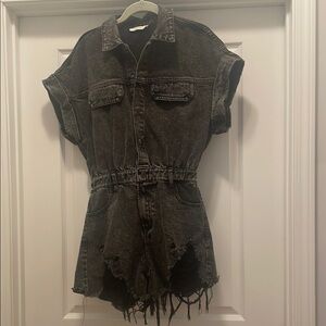 Black‎ Short-Sleeve Jean Jumpsuit with Distressed Hem